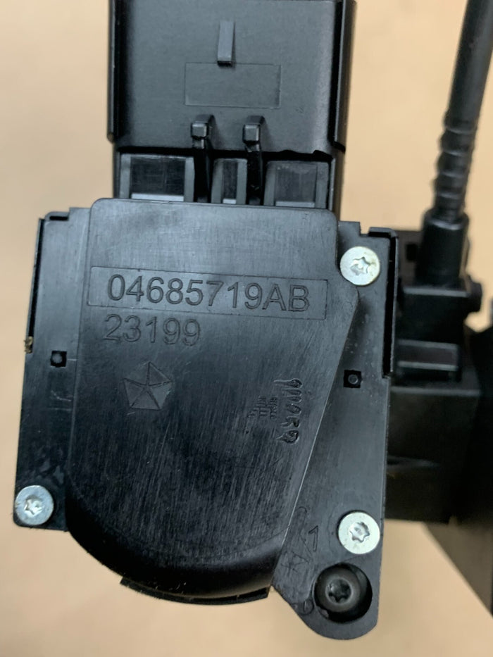 2006-2007 Charger 300 Magnum Keyless Entry Receiver Module w/ Key 56040542AN OEM