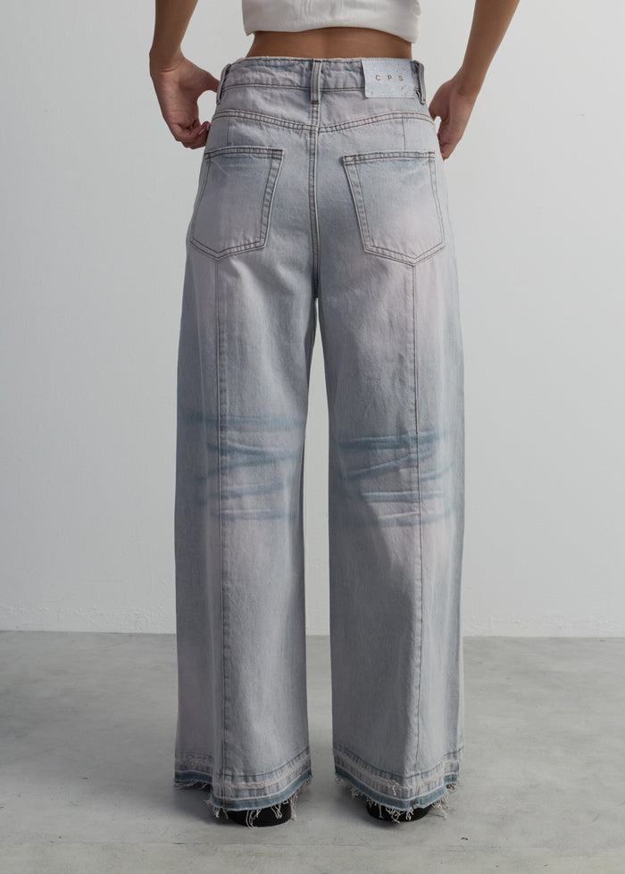 LOW-WAIST SUPER WIDE LEG JEANS