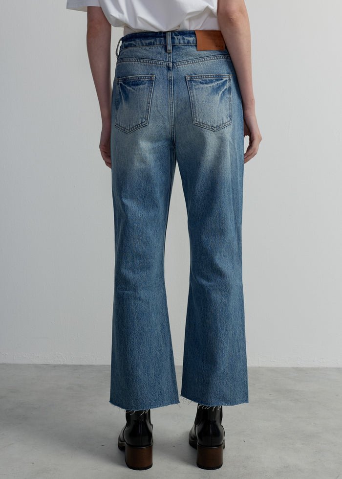 MID-RISE CROP FLARE JEANS