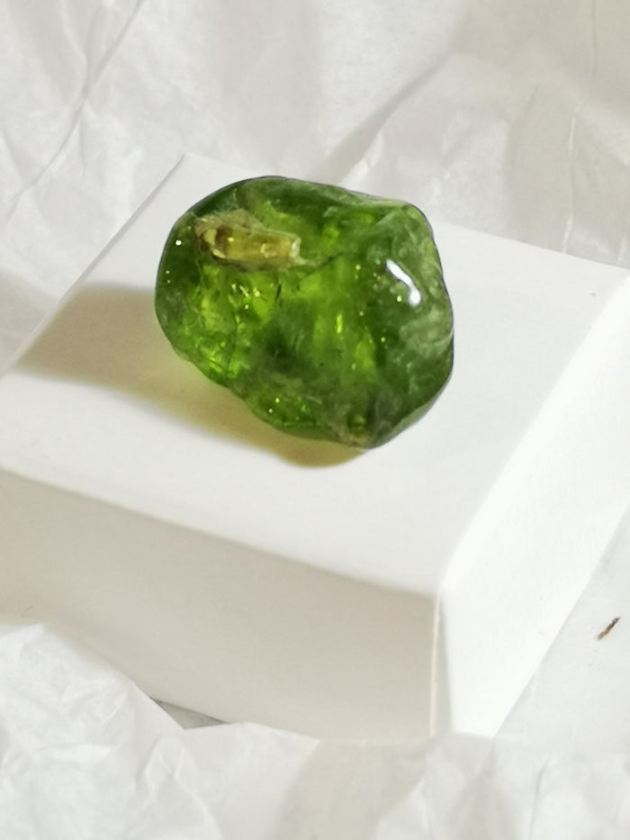 Earthstore® PERIDOT GEM - exquisite, natural green Peridot 8.57g (5 CARAT) Arizona