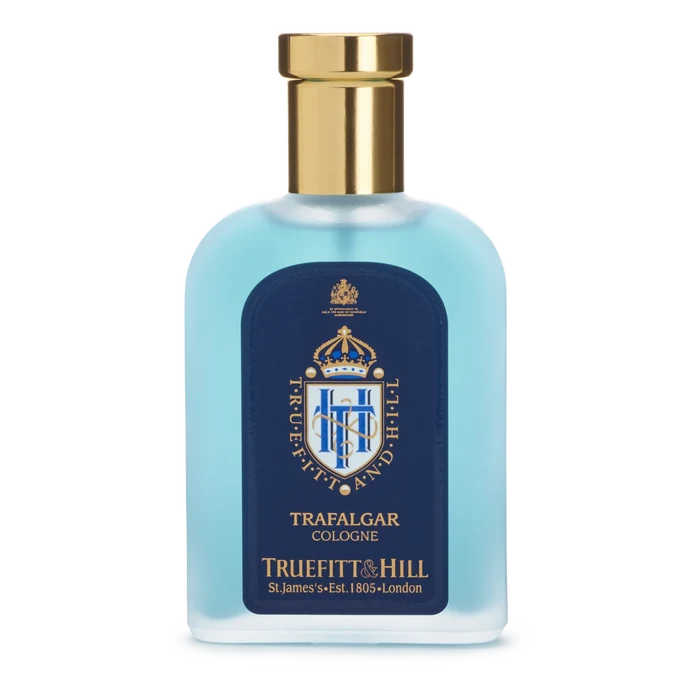 Truefitt & Hill Trafalgar Cologne i lysblå glassflaske med gullkork og kongelig våpen