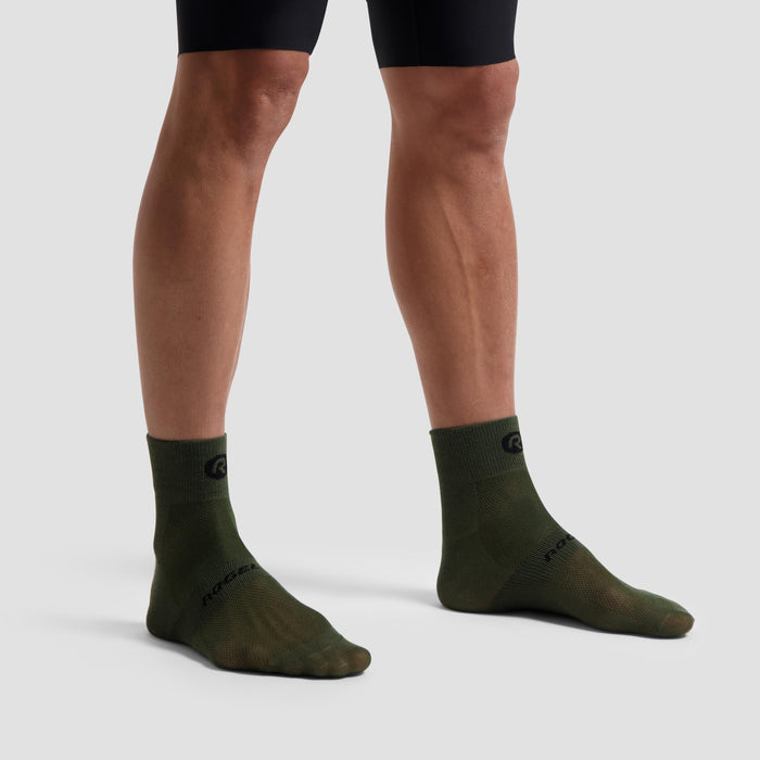 Rogelli Core fietssokken groen gedragen.