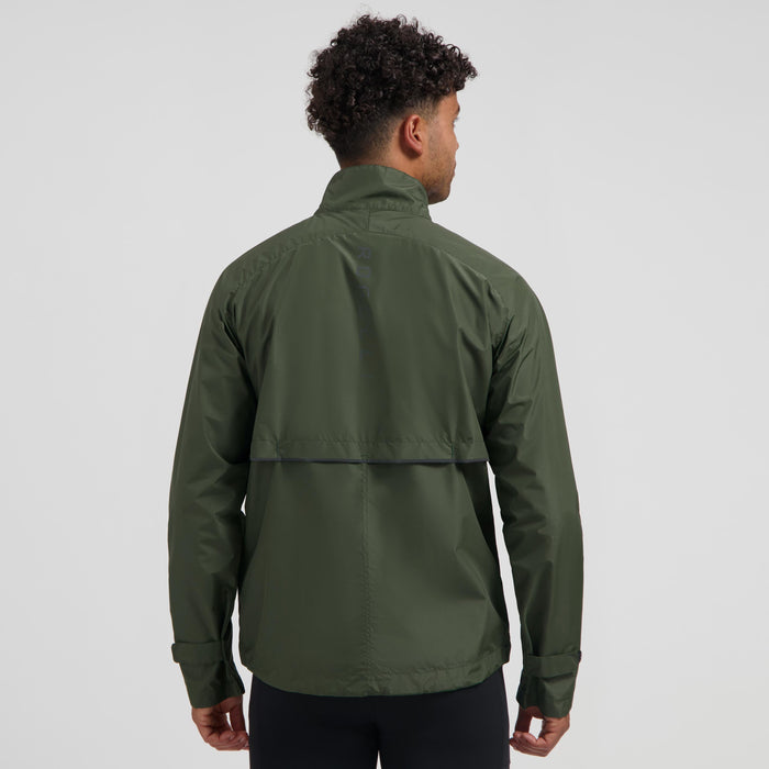 Rogelli Essential hardloopjack heren groen gedragen achterkant.