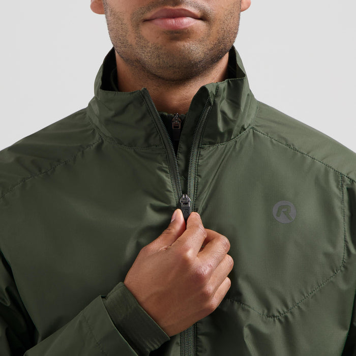 Detail van Rogelli Essential hardloopjack heren groen voorkant.