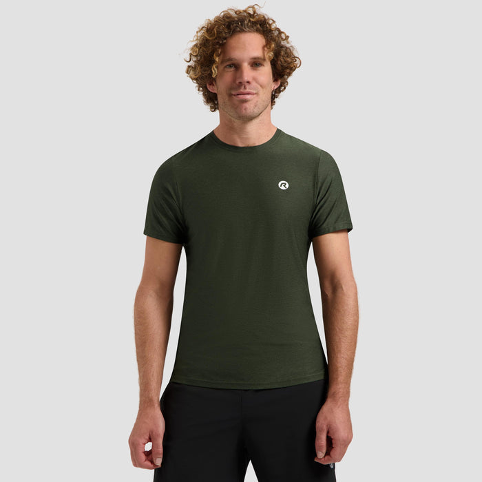 Rogelli Essential hardloopshirt korte mouw heren legergroen gedragen voorkant.