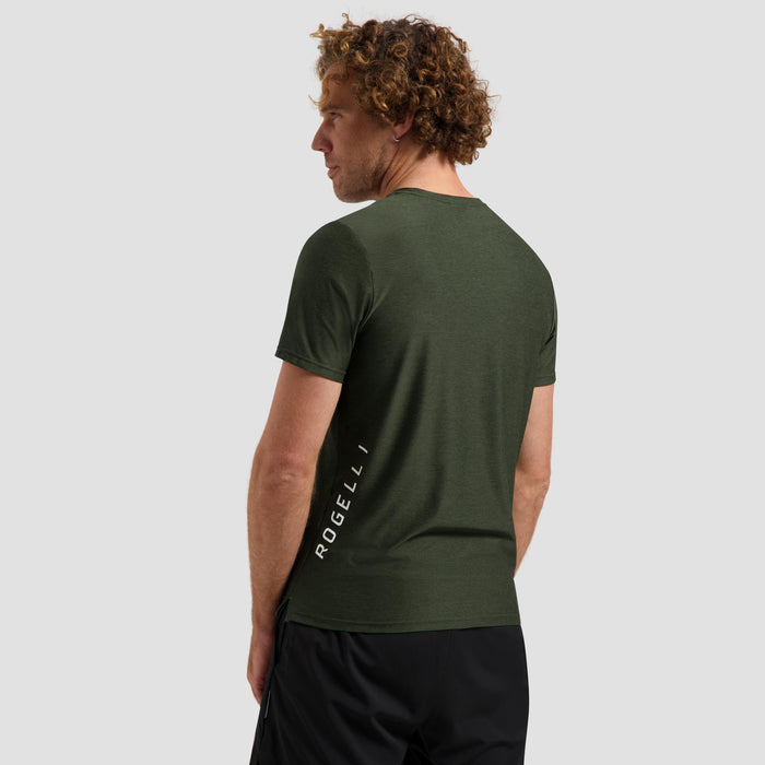 Rogelli Essential hardloopshirt korte mouw heren legergroen gedragen achterkant.