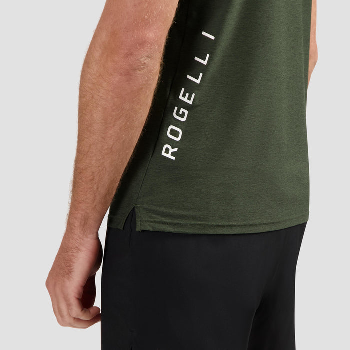 Detail van Rogelli Essential hardloopshirt korte mouw heren legergroen achterkant.