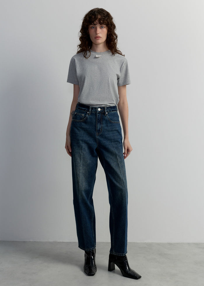 HIGH-RISE TAPERED FIT JEANS