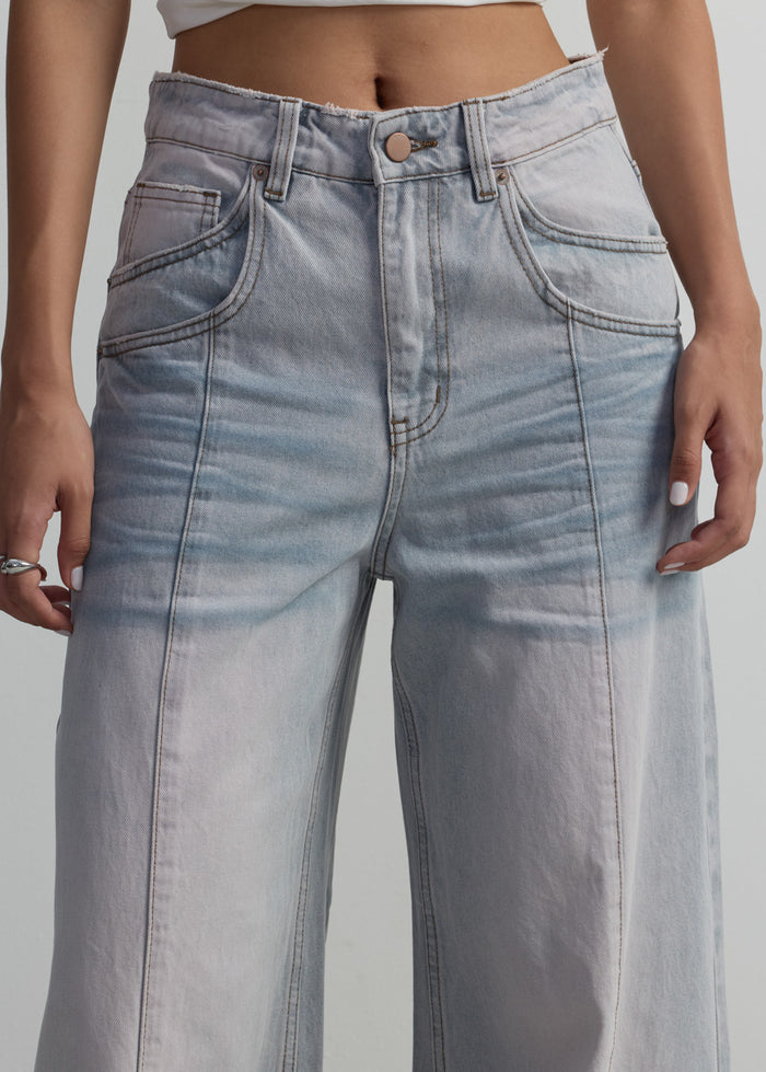 LOW-WAIST SUPER WIDE LEG JEANS