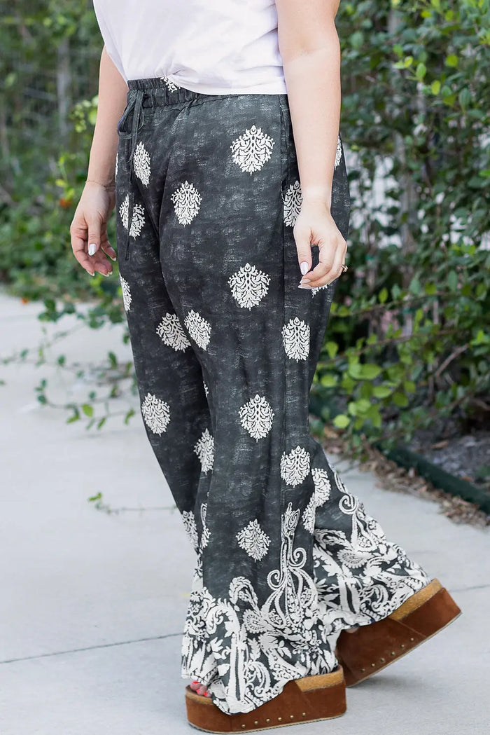 Black Plus Size Geometric Ethnic Print Drawstring Wide Leg Trousers - Size/Plus Bottoms