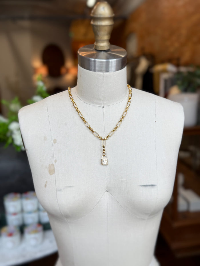 Queen Chain Necklace - Hen and Bear