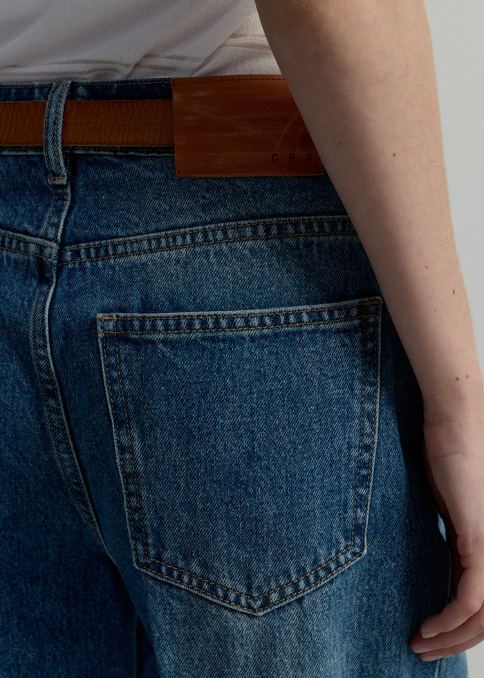 TAPERED FIT JEANS