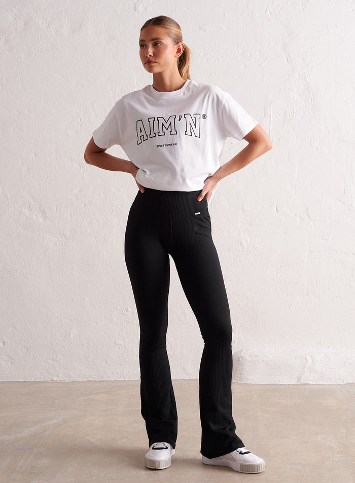 [The model wears size S and is 173 cm.]